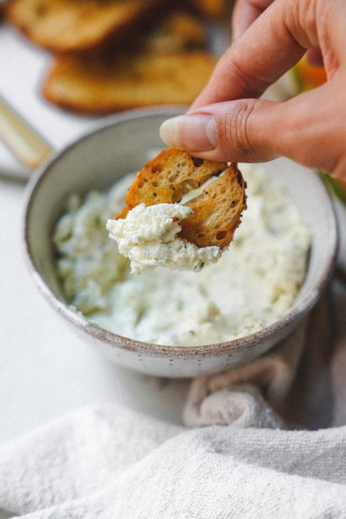 Bagel Bites + Vegan Garlic Herb Cream Cheese - FoodByMaria