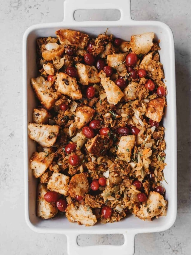 Easy Vegan Stuffing with Cranberries