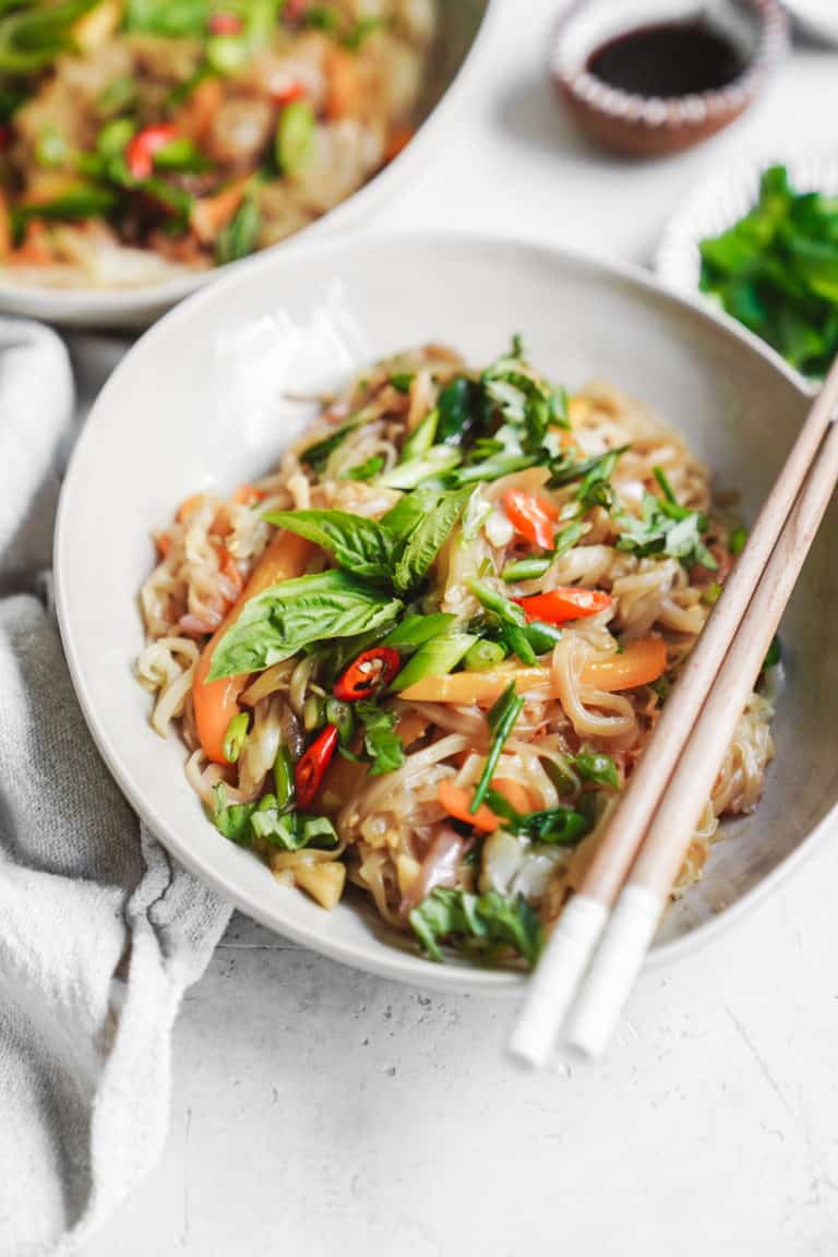 Vegan Drunken Noodles Recipe | FoodByMaria