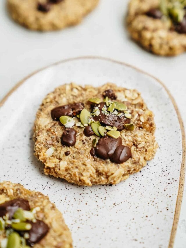 Healthy breakfast cookies scattered on plates