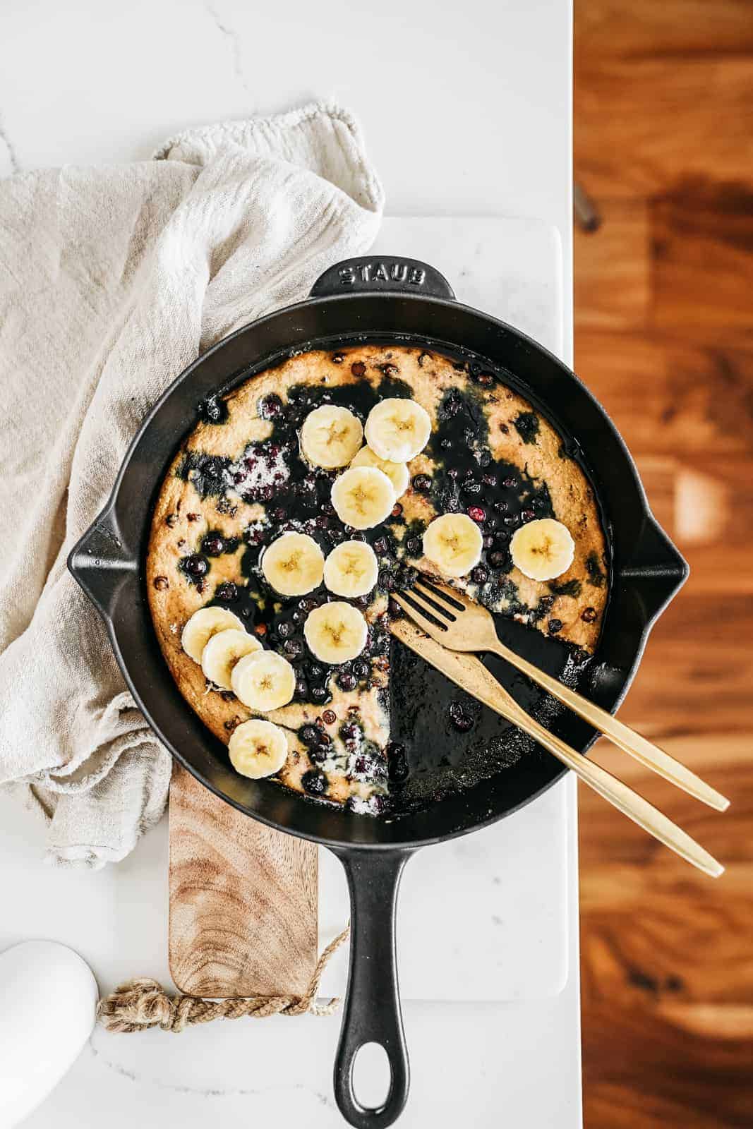 https://www.foodbymaria.com/wp-content/uploads/2020/03/Vegan-Blueberry-Chocolate-Pancake-Skillet-5.jpg