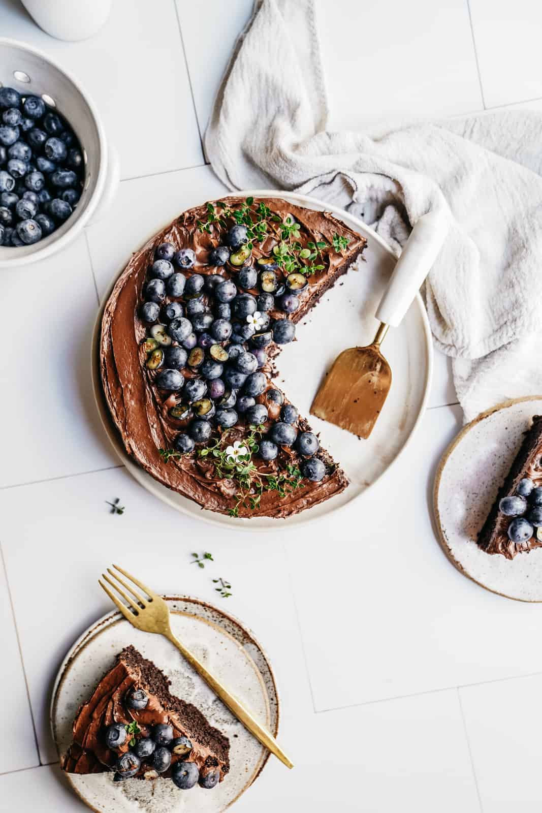 Easy Vegan Chocolate Cake | FoodByMaria