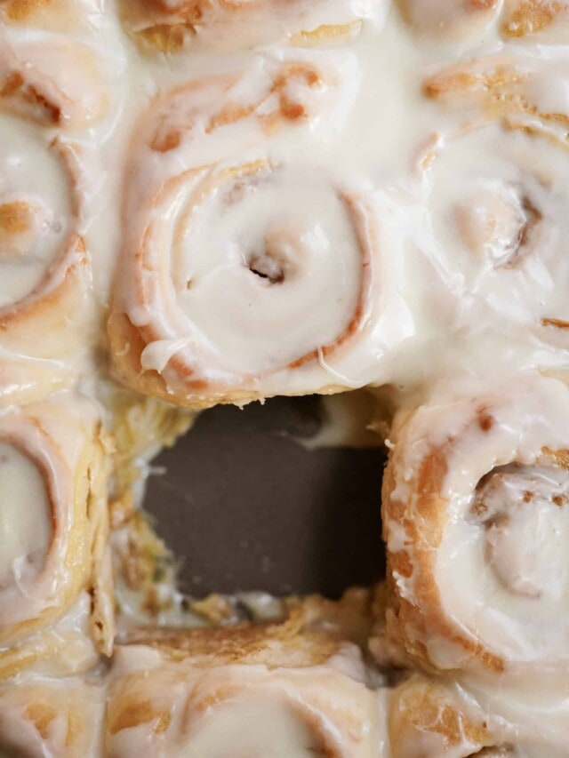 Eggnog Cinnamon Rolls