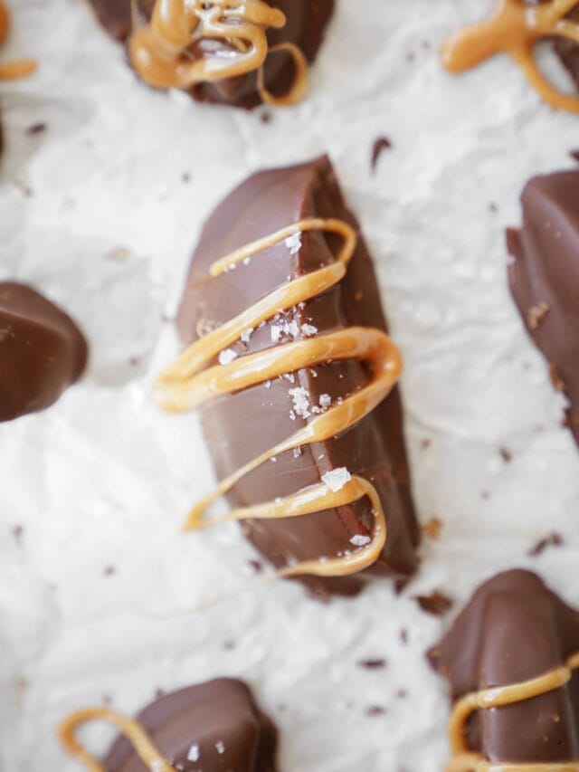 Peanut Butter Dipped Chocolate Covered Apples with Caramel