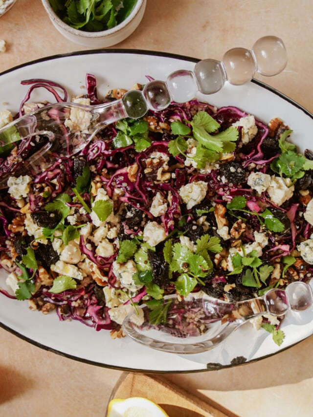 Red cabbage salad