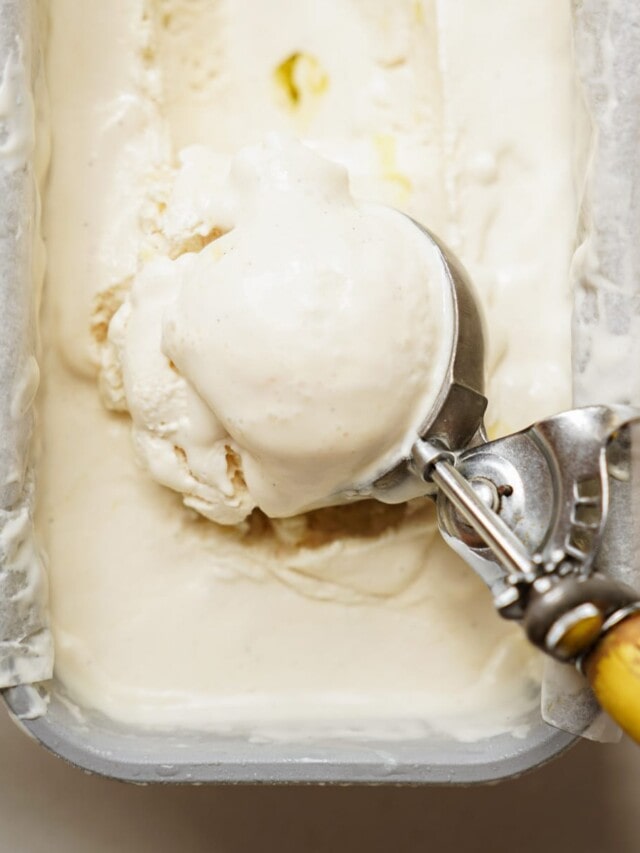 No churn vanilla ice cream with a ice cream scoop